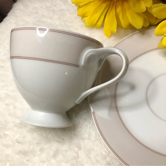 Hutschenreuther's, Fontaine "Chloe" Fleuron Footed Demitasse Teacup & Saucer Set - Picture 11 of 14